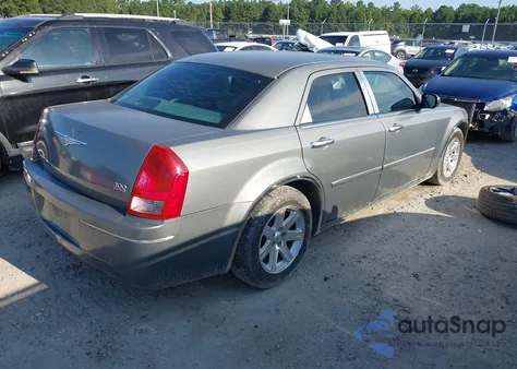 2006 Chrysler 300 Touring z USA, uszkodzony, nr VIN 2C3KA53G06H343492